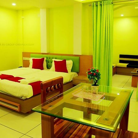 Готель Royal Plaza Residency Cheruppulasseri Екстер'єр фото