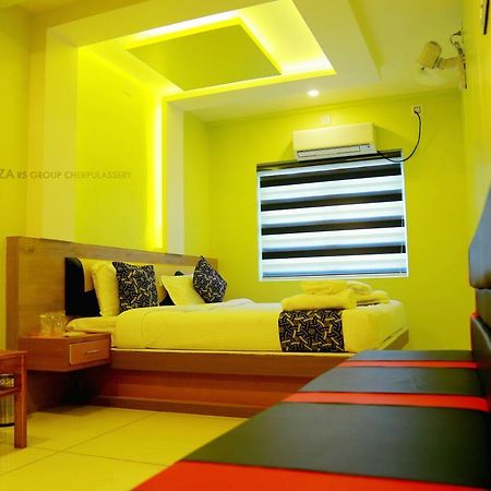 Готель Royal Plaza Residency Cheruppulasseri Екстер'єр фото
