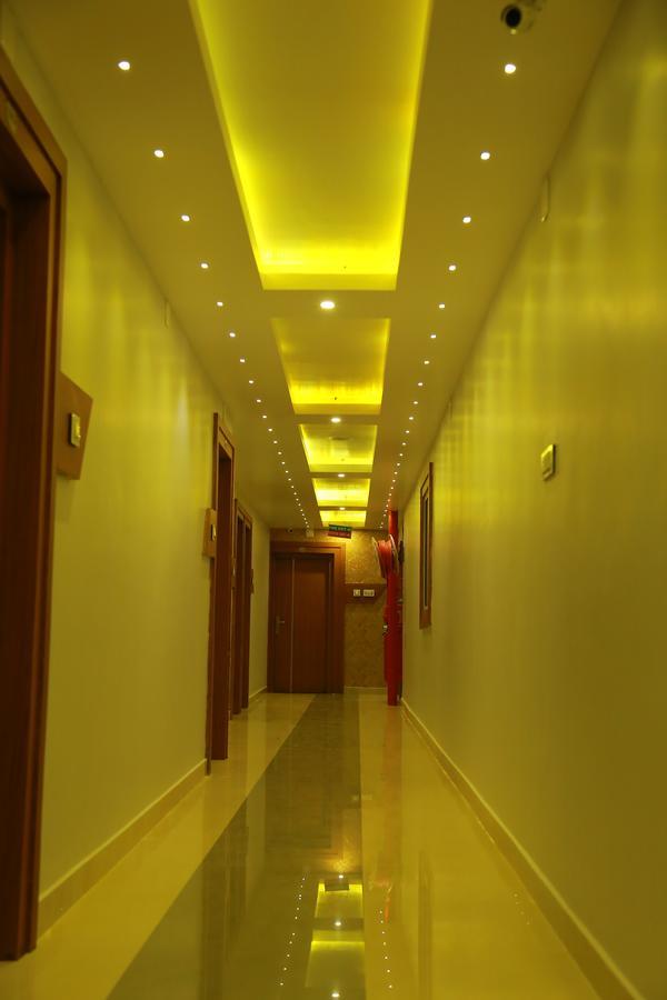 Готель Royal Plaza Residency Cheruppulasseri Екстер'єр фото