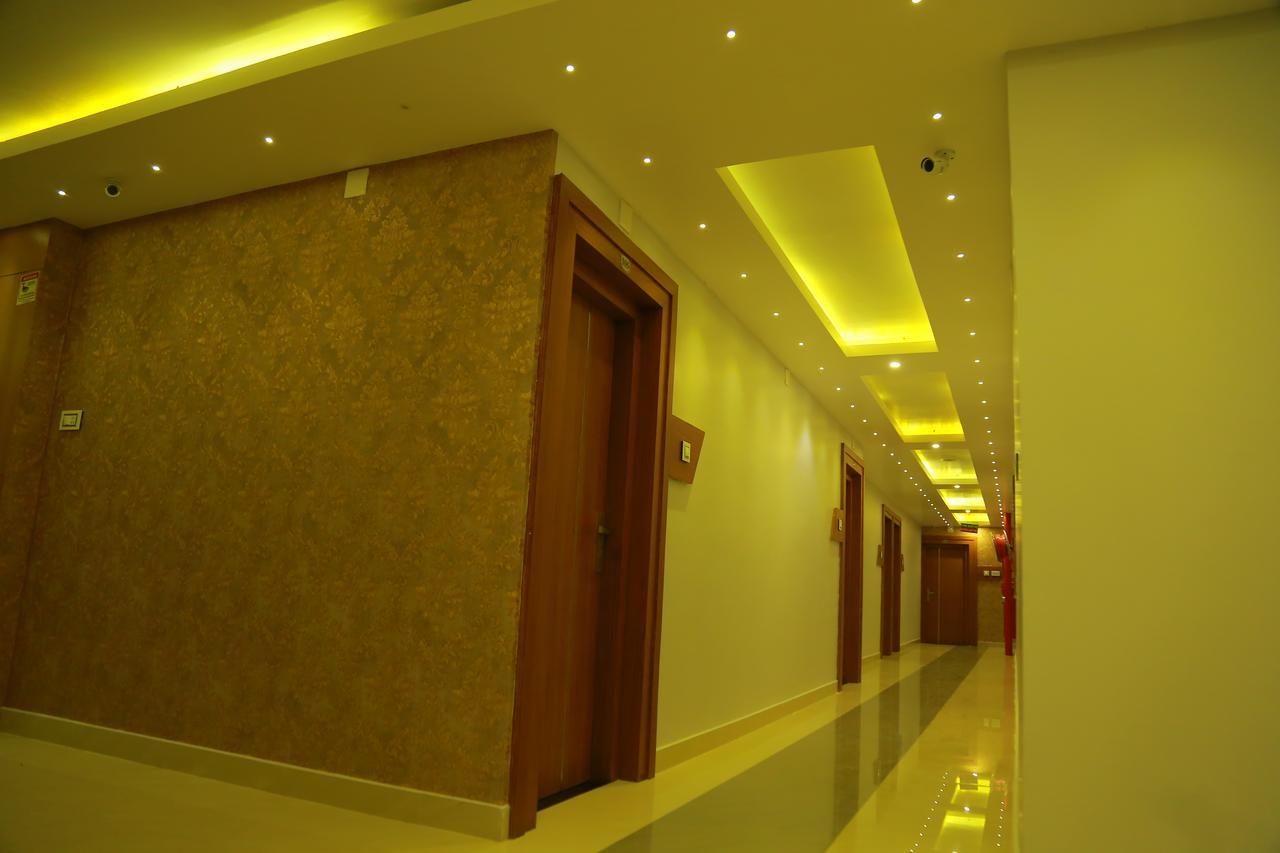 Готель Royal Plaza Residency Cheruppulasseri Екстер'єр фото